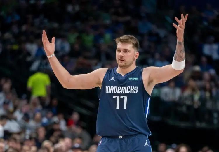 东契奇焦点对战，费德勒与90激战日本队分钟，比赛局势复杂胜负难料！的简单介绍九游娱乐